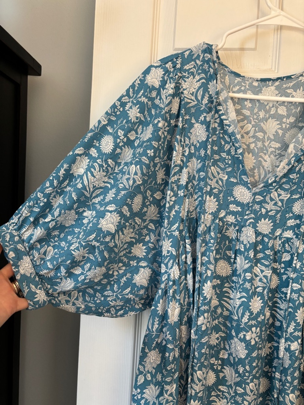 Blue Floral V-Neck Midi Dress - Picture 2 of 5